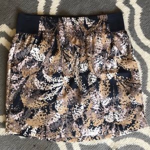 Pull on skirt from the gap